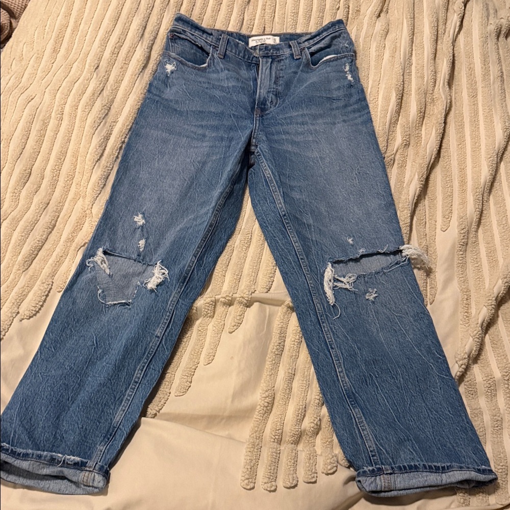 Abercrombie & Fitch Distressed 90s straight ultra high rise Jeans in Blue